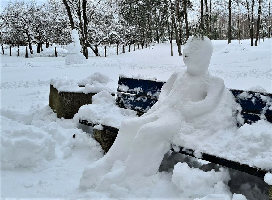 35 Mind-Blowing Photos Of Snow Sculptures In Lithuania, From Octopuses To A Human-Size Pikachu