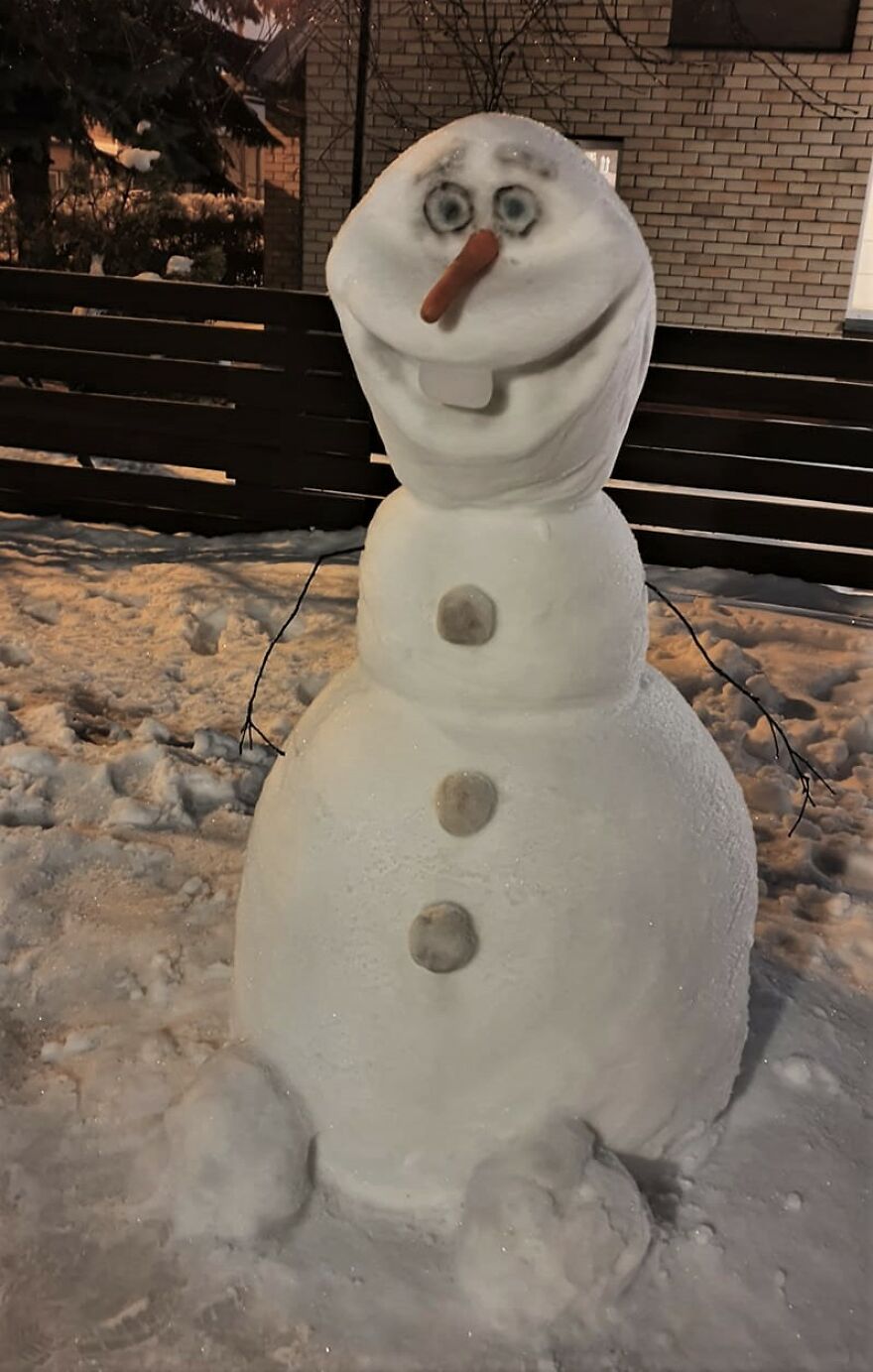 35 Mind-Blowing Photos Of Snow Sculptures In Lithuania, From Octopuses To A Human-Size Pikachu