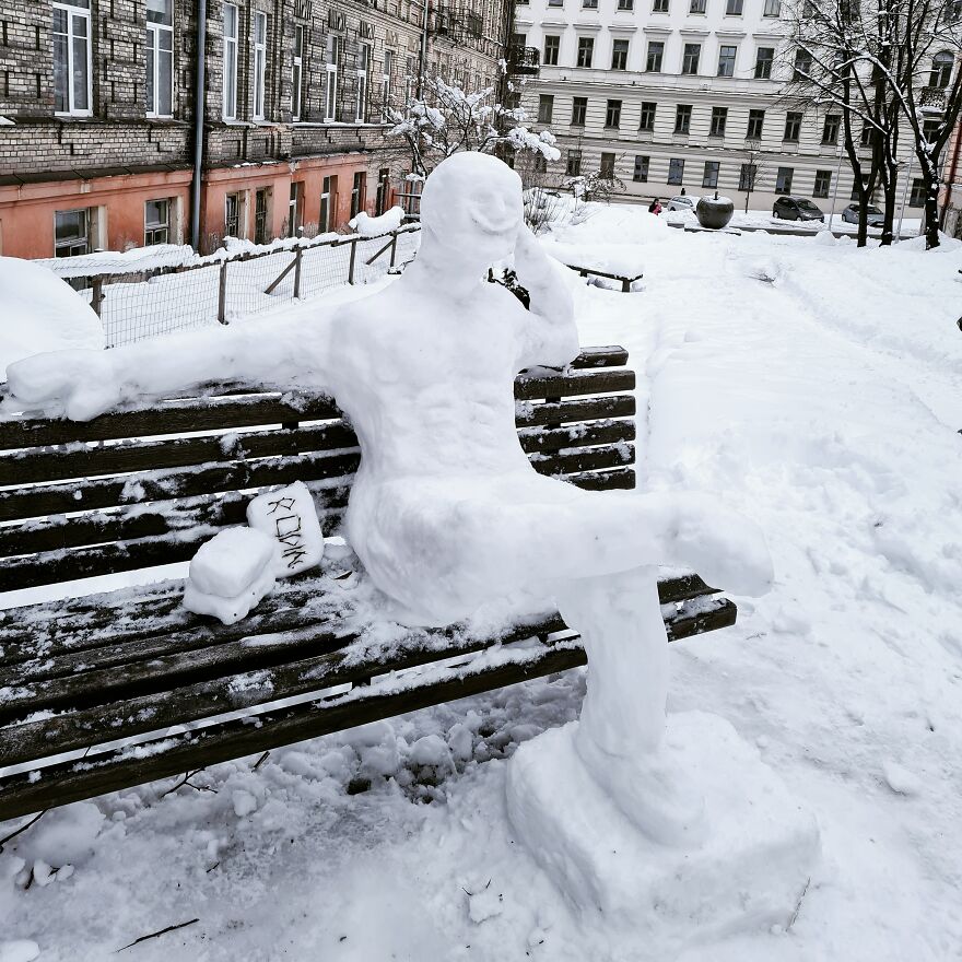 35 Mind-Blowing Photos Of Snow Sculptures In Lithuania, From Octopuses To A Human-Size Pikachu