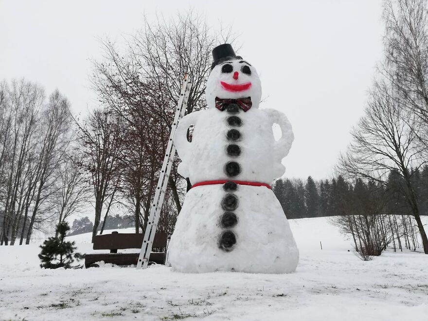 35 Mind-Blowing Photos Of Snow Sculptures In Lithuania, From Octopuses To A Human-Size Pikachu
