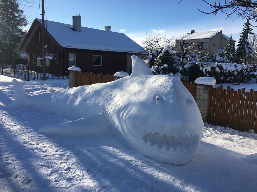 35 Mind-Blowing Photos Of Snow Sculptures In Lithuania, From Octopuses To A Human-Size Pikachu