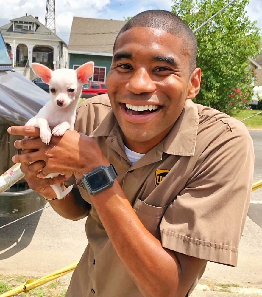 Delivery Man Continues To Take Breaks On The Way To Take Pictures And Pet The Dogs He Meets (New Pics)
