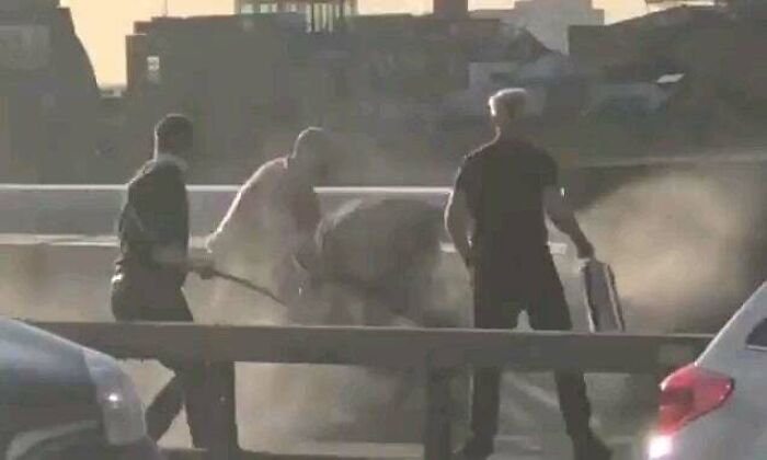 London Bridge Heros Take Down Knife Wielding Terrorist With Fire Extinguisher And Narwhal Tusk