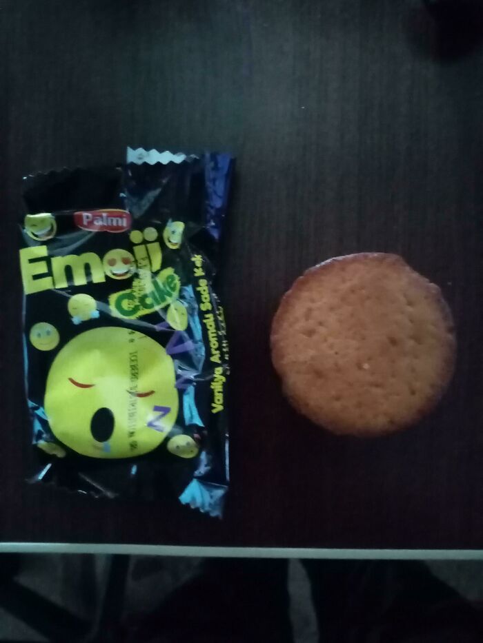 Bought This "Emoji" Cake. This Is Actually Worse Than Those Emoji Lollipops