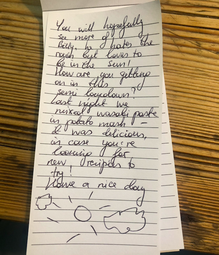 Cat Brings Its Parents A Note From The Neighbors He Visits, They Become Pen Pals With The Cat As Their Postman