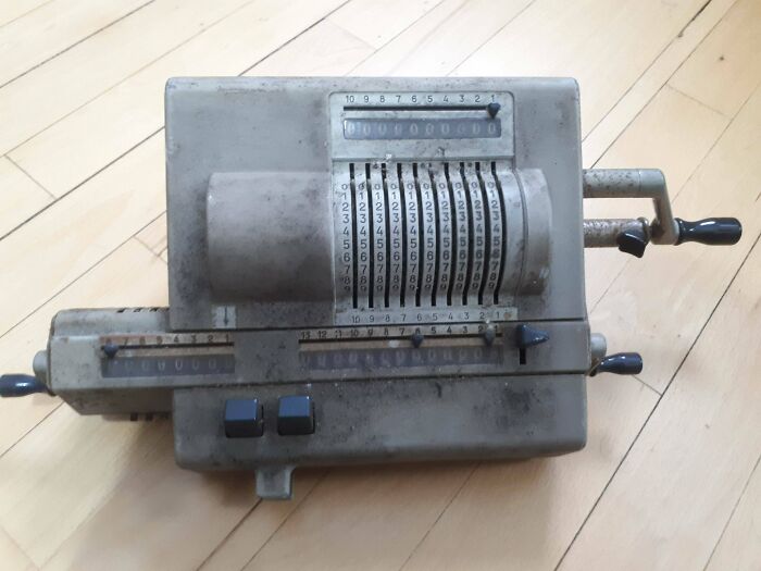 Old Mechanical Device Found In A Dumpster. Extreme Heavy. Cash Register? Mechanical Calculator?
