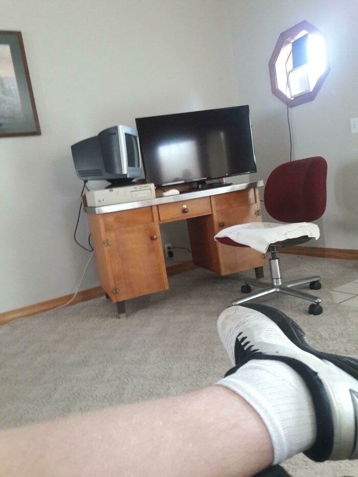 My Grandpa's "Dual Monitor Setup" For Playing Windows 98 Solitaire