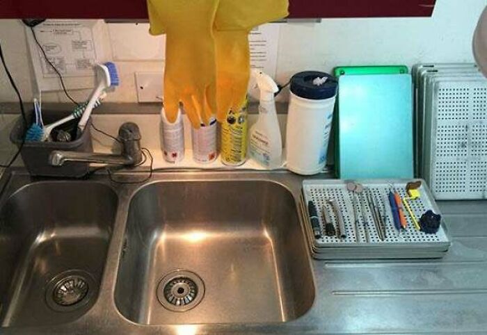 Til A Man In Atlanta Confounded Doctors And Specialists For Over A Year With A Condition Which Did Not Respond To Any Therapies. After He Mentioned That He Played Clarinet In A Dixieland Jazz Band, Researchers Examined His Instrument And Discovered Exophiala Fungus Inside His Mouthpiece