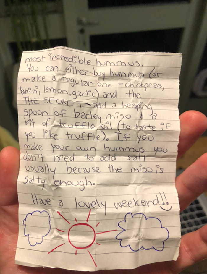 Cat Brings Its Parents A Note From The Neighbors He Visits, They Become Pen Pals With The Cat As Their Postman Cat Brings Its Parents A Note From The Neighbors He Visits, They Become Pen Pals With The Cat As Their Postman