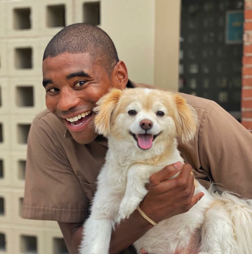 Delivery Man Continues To Take Breaks On The Way To Take Pictures And Pet The Dogs He Meets (New Pics)