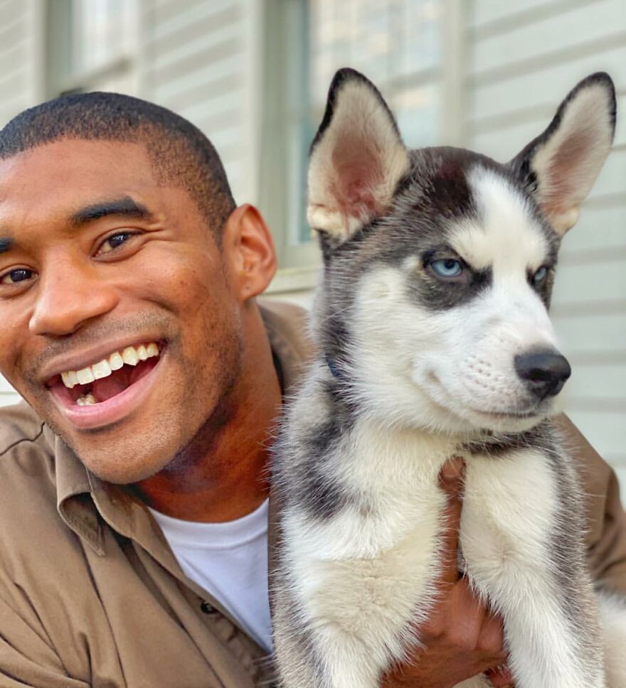 Delivery Man Continues To Take Breaks On The Way To Take Pictures And Pet The Dogs He Meets (New Pics)