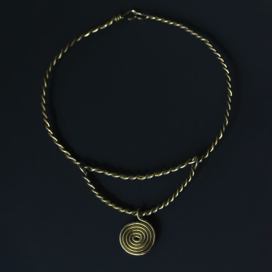 Torque With A Twisted Pendant