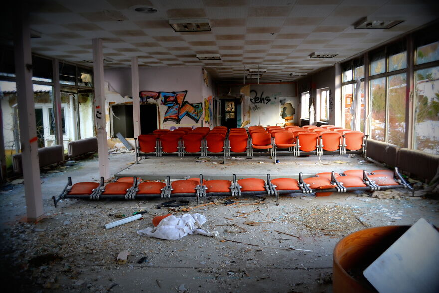 My Exploration Of A Clinic That Was Abandoned In 2002, From One Day To The Next