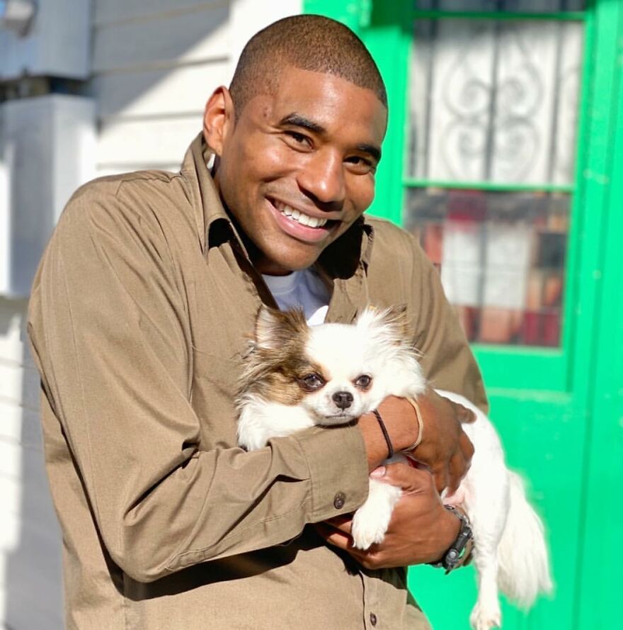 Delivery Man Continues To Take Breaks On The Way To Take Pictures And Pet The Dogs He Meets (New Pics)