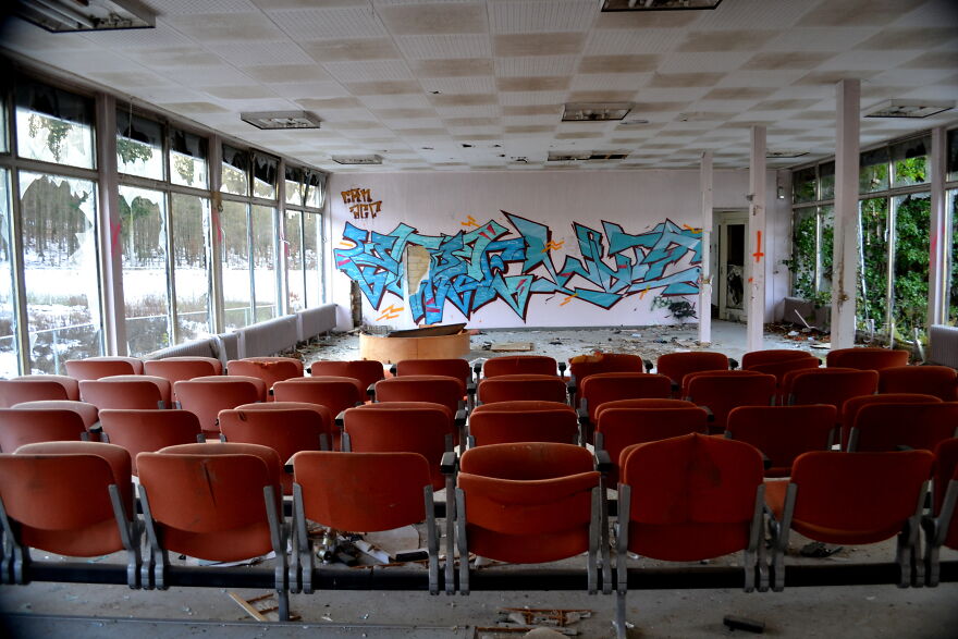 My Exploration Of A Clinic That Was Abandoned In 2002, From One Day To The Next