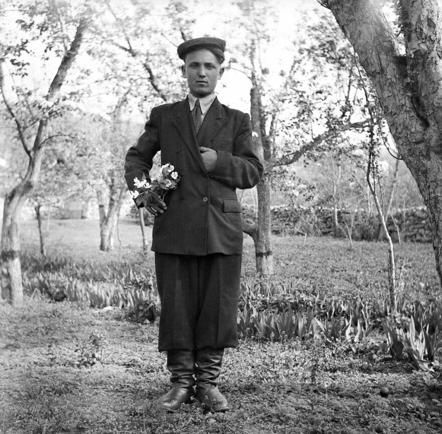 Person Sets Out To Find People From Photos That Were Taken 50 Years Ago, Finds 6 Of Them