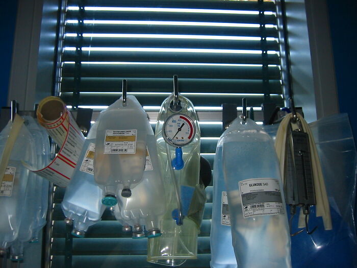 Person Asks Non-Americans To Share "Scams" That Americans Think Are Normal, And Here Are 39 Of Their Replies