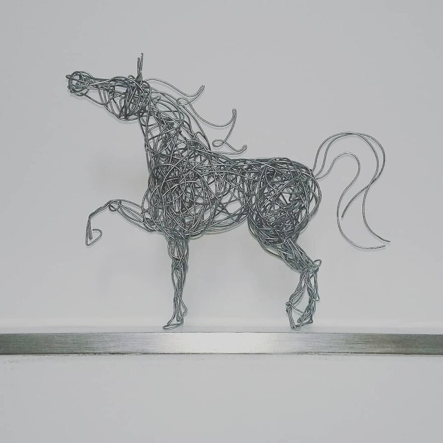 This Artist Makes Stunning Horse Sculptures Out Of Wire