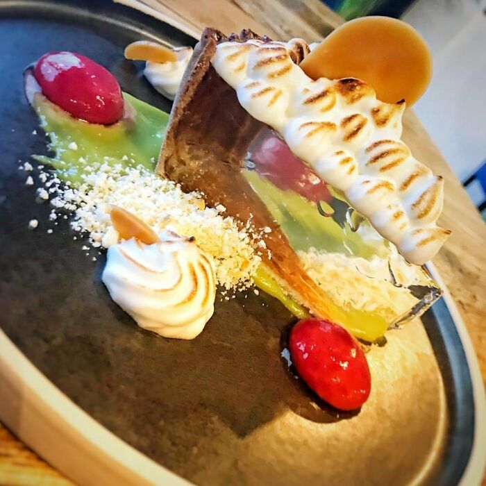 A Transparent Lemon Meringue Pie By A Leeds-Based Chef Amazed The Internet, And Now People Are Asking For A Recipe A Transparent Lemon Meringue Pie By A Leeds-Based Chef Amazed The Internet, And Now People Are Asking For A Recipe