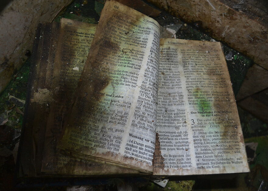 My Exploration Of A Clinic That Was Abandoned In 2002, From One Day To The Next