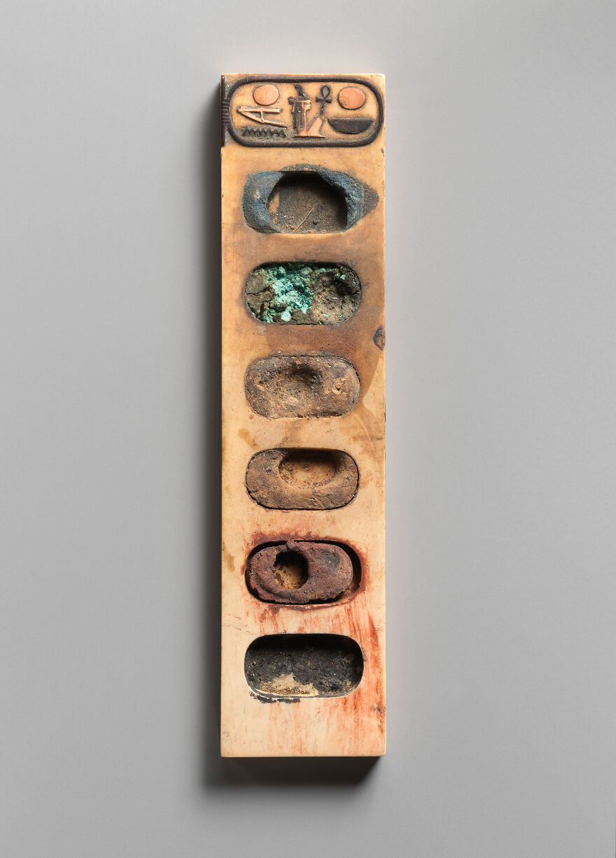 This 3,400-Year-Old Painting Palette With Remnants Of Pigments From Ancient Egypt Has Fascinated The Internet