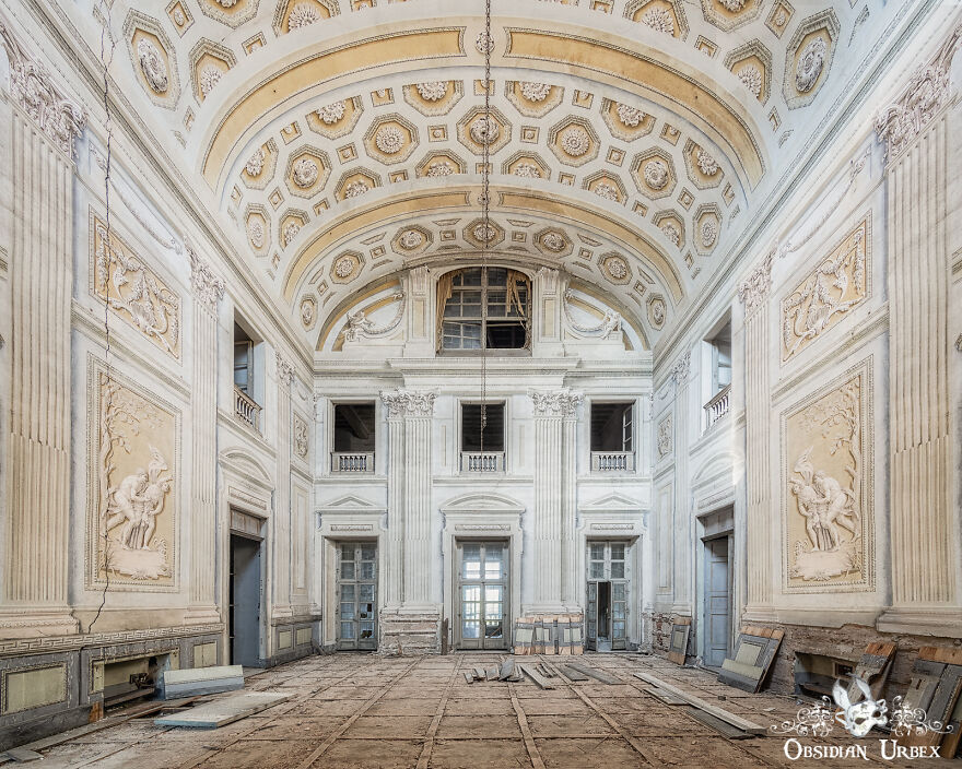 The 17th Century Villa Features A Grand Lavishly Decorated Entrance Hall