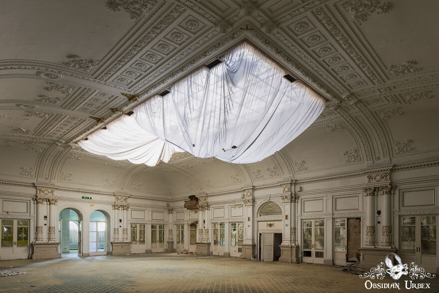This Five-Star Hotel Has Been Abandoned For Nearly Two Decades. This Ballroom Must Have Once Hosted Amazing Parties