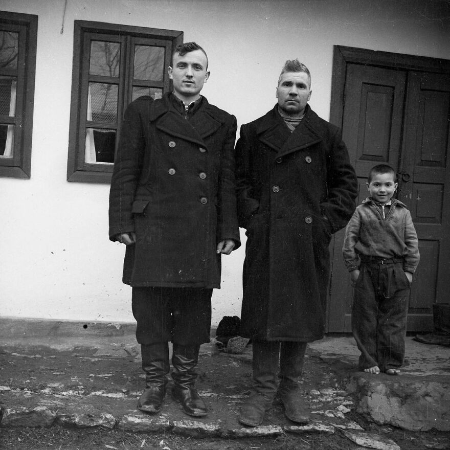 Person Sets Out To Find People From Photos That Were Taken 50 Years Ago, Finds 6 Of Them