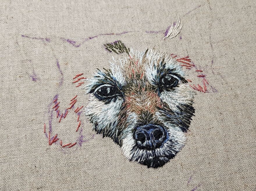 I Made My First Pet Embroidery Of Our Family Dog Who Passed Away For My Mom In 2018, Now I Make Them Professionally