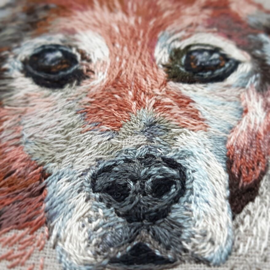 I Made My First Pet Embroidery Of Our Family Dog Who Passed Away For My Mom In 2018, Now I Make Them Professionally