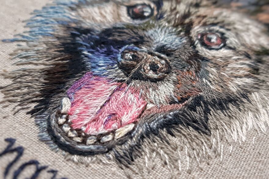 I Made My First Pet Embroidery Of Our Family Dog Who Passed Away For My Mom In 2018, Now I Make Them Professionally