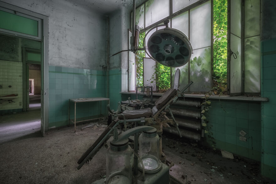 I Photographed This Amazing Abandoned Asylum