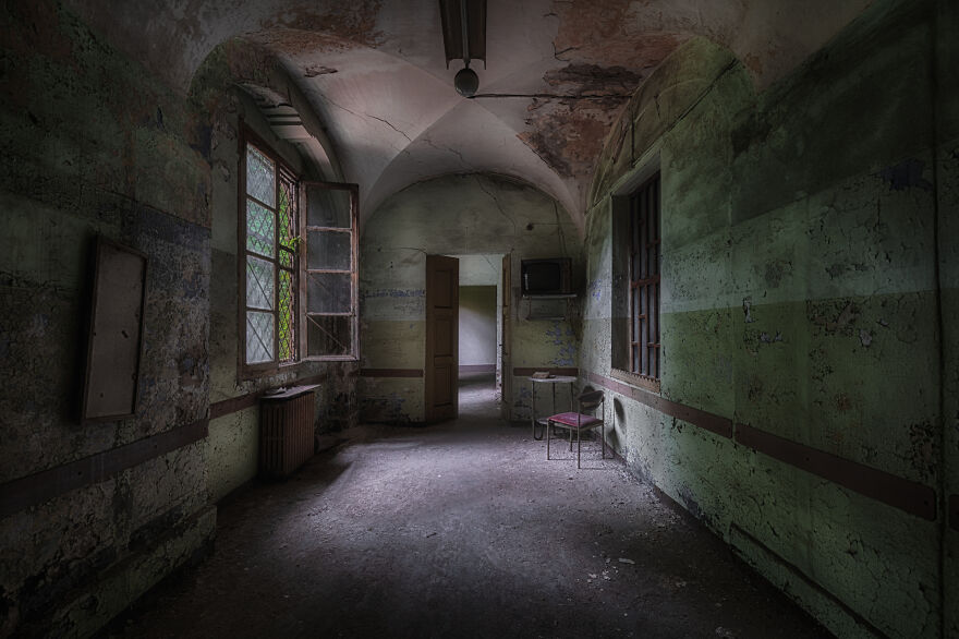 I Photographed This Amazing Abandoned Asylum