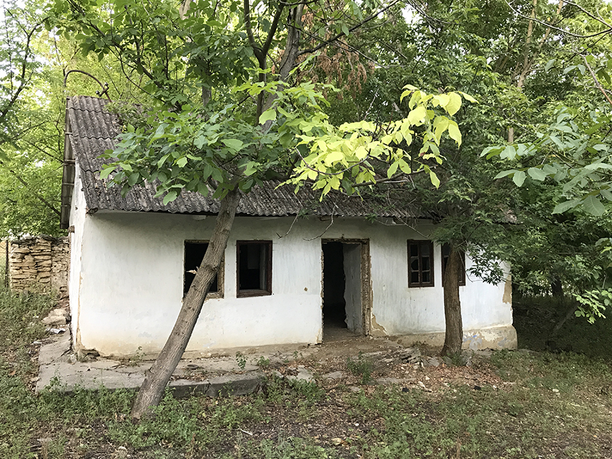 Person Sets Out To Find People From Photos That Were Taken 50 Years Ago, Finds 6 Of Them Person Sets Out To Find People From Photos That Were Taken 50 Years Ago, Finds 6 Of Them