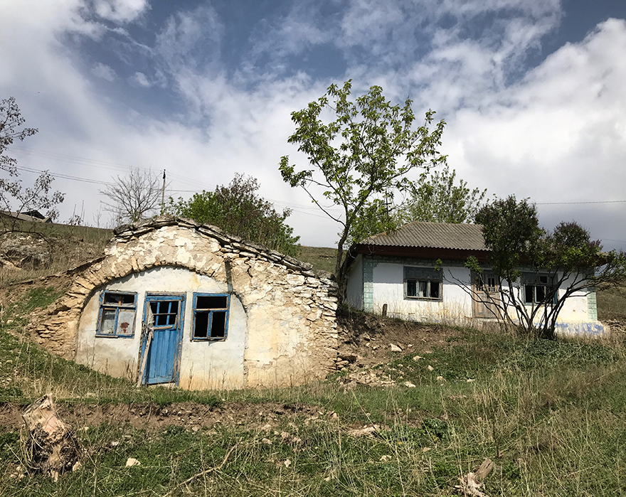Person Sets Out To Find People From Photos That Were Taken 50 Years Ago, Finds 6 Of Them