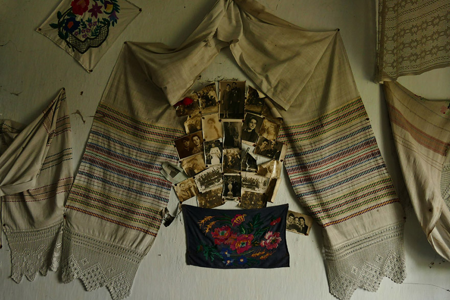 Person Sets Out To Find People From Photos That Were Taken 50 Years Ago, Finds 6 Of Them Person Sets Out To Find People From Photos That Were Taken 50 Years Ago, Finds 6 Of Them