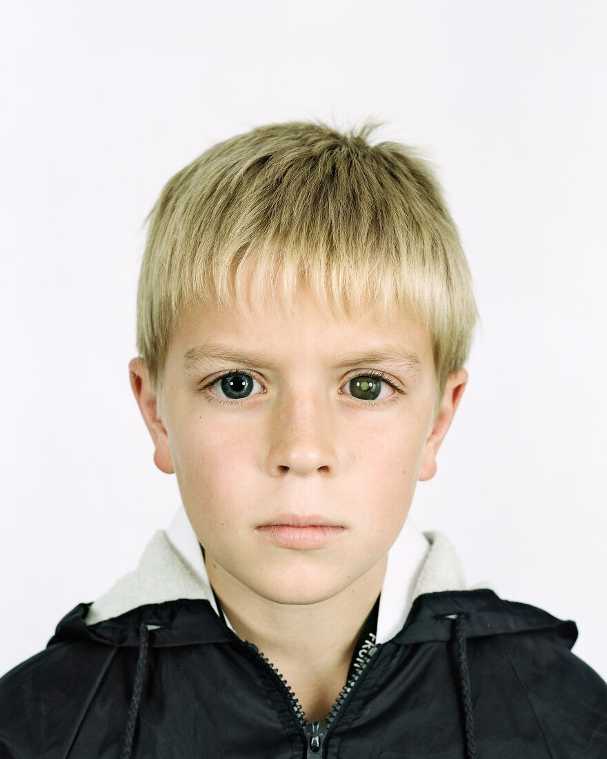 Vernon Barnard, Somerset West, 2005, "Looking Aside"