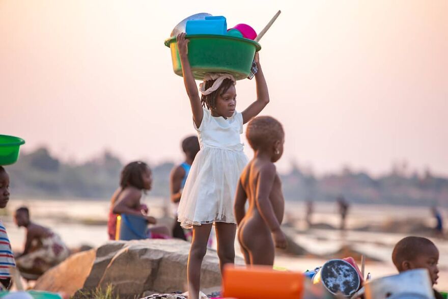 Photographer Shows The Reality Of Mozambique, People Who Do Not Know What Sadness Is