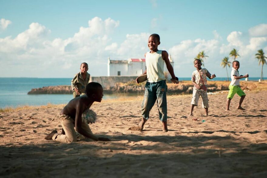 Photographer Shows The Reality Of Mozambique, People Who Do Not Know What Sadness Is