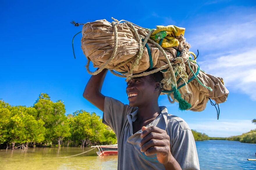 Photographer Shows The Reality Of Mozambique, People Who Do Not Know What Sadness Is
