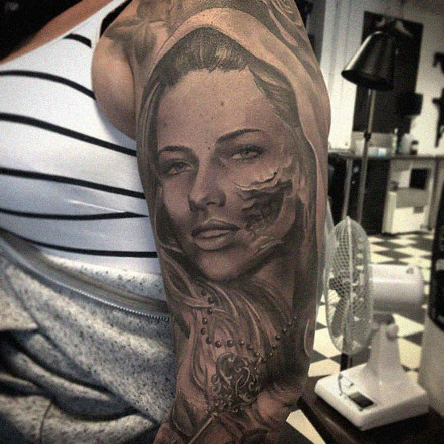 The Tattoo Artist Makes Hyper-Realistic Tattoos That Look More Like They Were Printed On The Skin