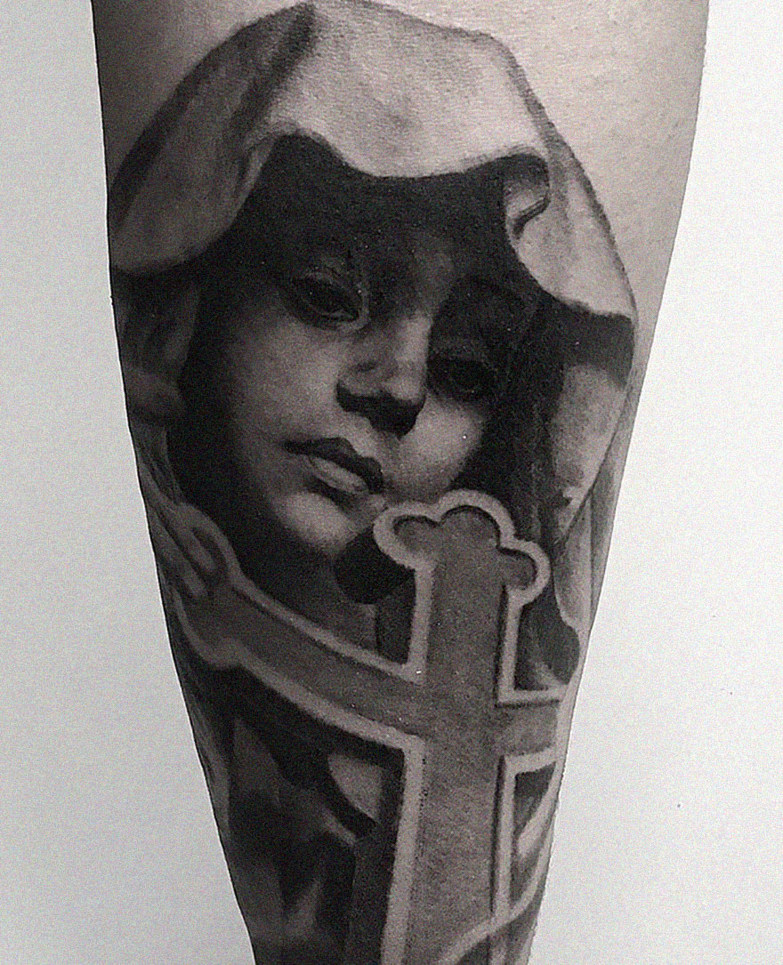 The Tattoo Artist Makes Hyper-Realistic Tattoos That Look More Like They Were Printed On The Skin