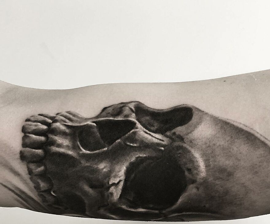 The Tattoo Artist Makes Hyper-Realistic Tattoos That Look More Like They Were Printed On The Skin