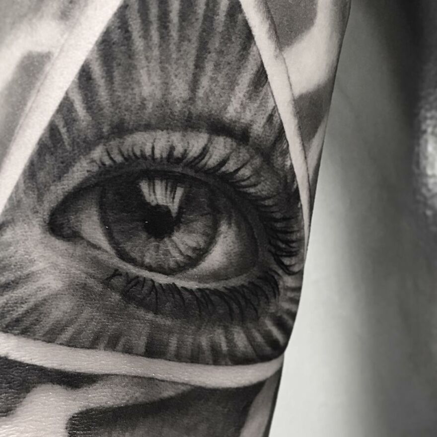 The Tattoo Artist Makes Hyper-Realistic Tattoos That Look More Like They Were Printed On The Skin