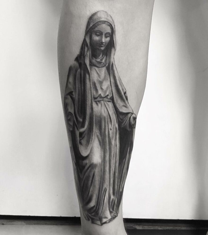 The Tattoo Artist Makes Hyper-Realistic Tattoos That Look More Like They Were Printed On The Skin