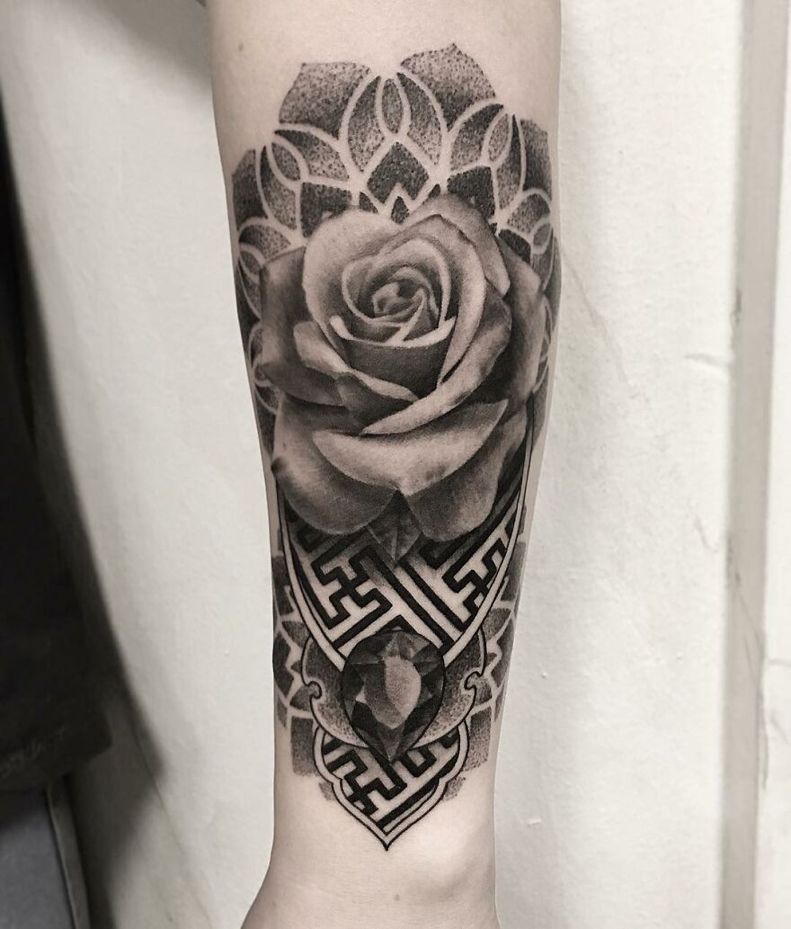 The Tattoo Artist Makes Hyper-Realistic Tattoos That Look More Like They Were Printed On The Skin