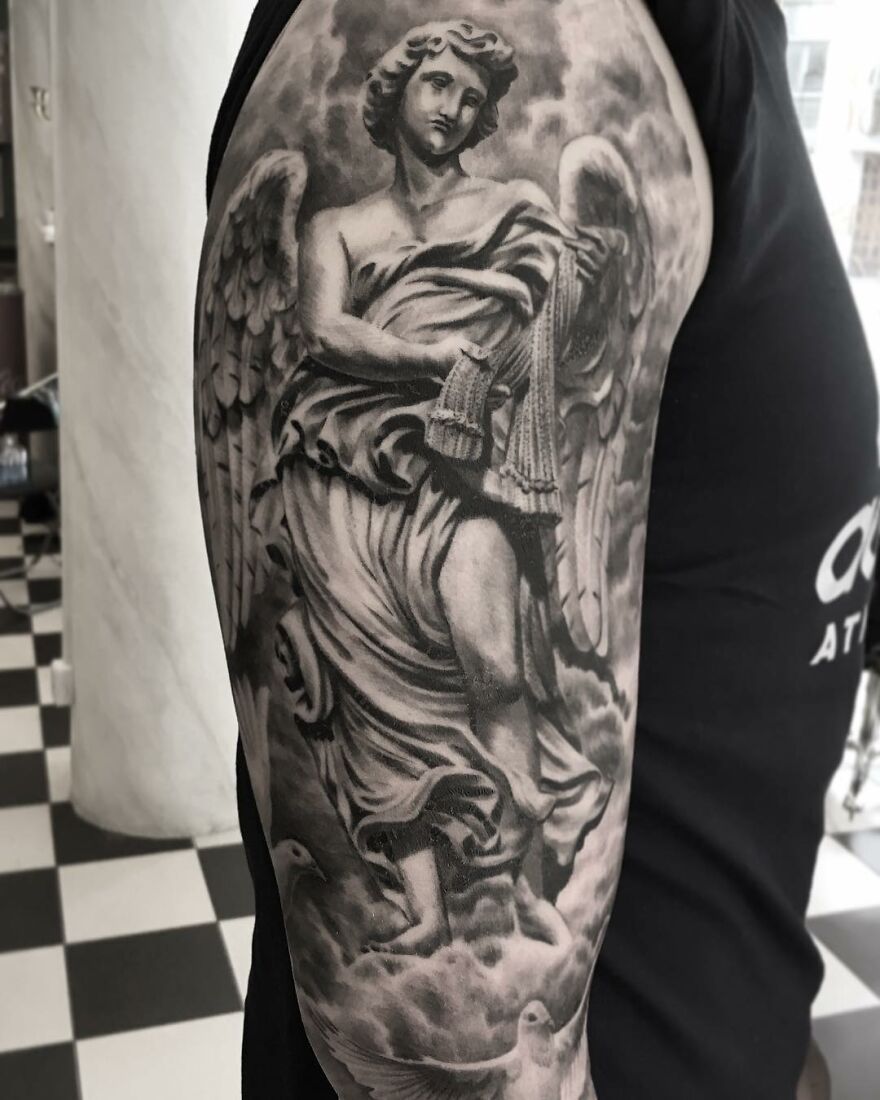 The Tattoo Artist Makes Hyper-Realistic Tattoos That Look More Like They Were Printed On The Skin