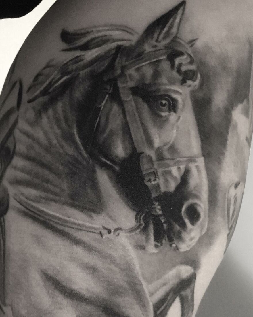 The Tattoo Artist Makes Hyper-Realistic Tattoos That Look More Like They Were Printed On The Skin