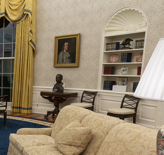 18 Pictures That Show The Differences Between Biden's And Trump's Oval Office 18 Pictures That Show The Differences Between Biden's And Trump's Oval Office