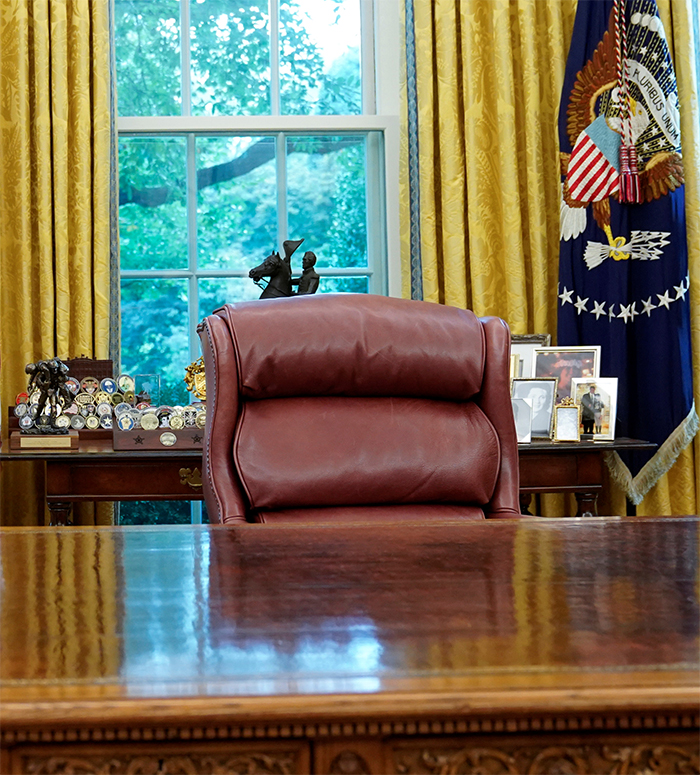 18 Pictures That Show The Differences Between Biden's And Trump's Oval Office 18 Pictures That Show The Differences Between Biden's And Trump's Oval Office